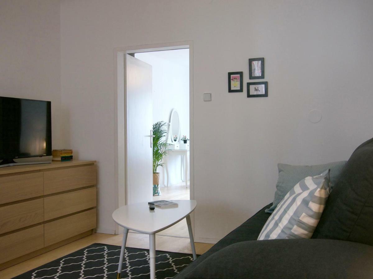 Spacious 2rooms In The Center Apartment *